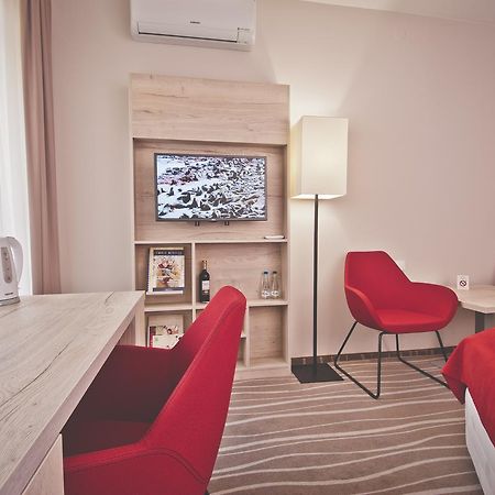 Hotel Akwawit Leszno Kültér fotó