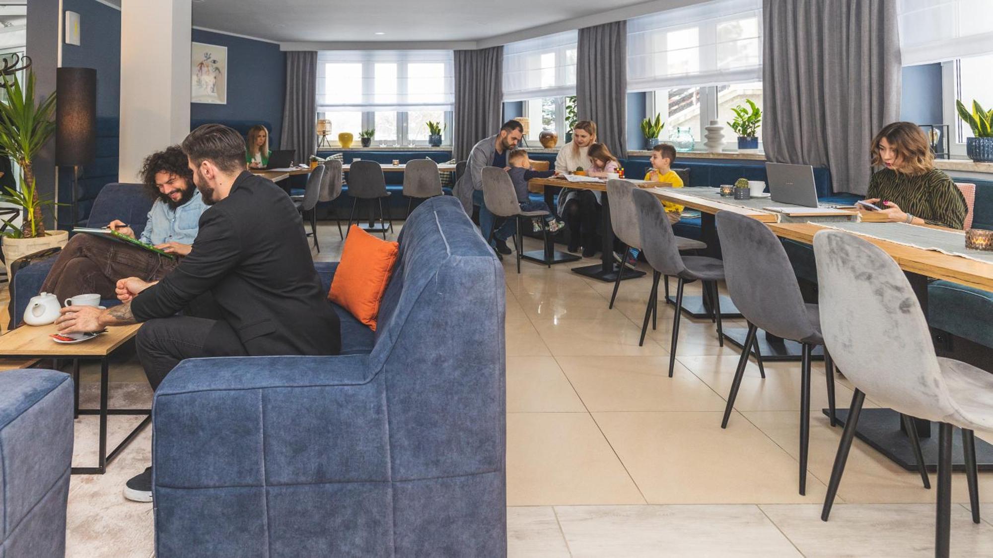 Hotel Akwawit Leszno Kültér fotó
