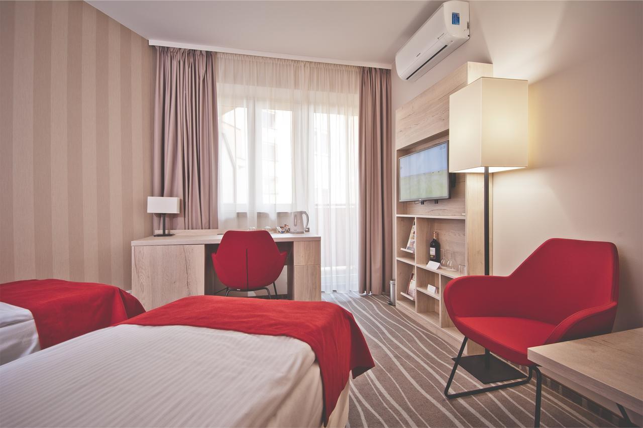 Hotel Akwawit Leszno Kültér fotó
