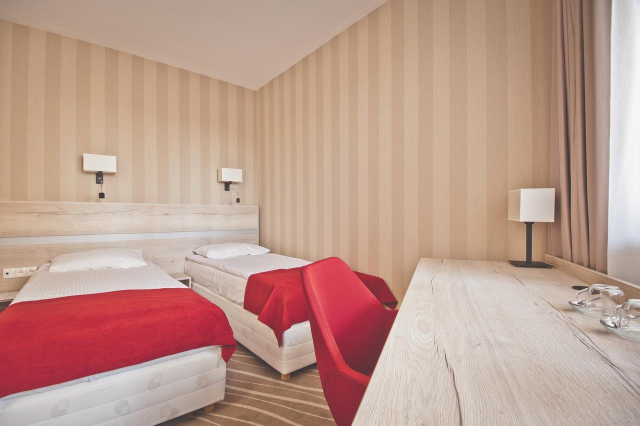 Hotel Akwawit Leszno Kültér fotó