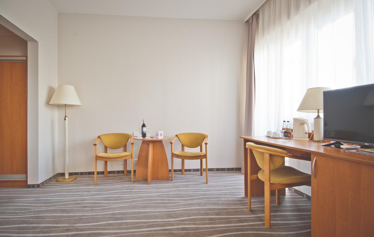 Hotel Akwawit Leszno Kültér fotó