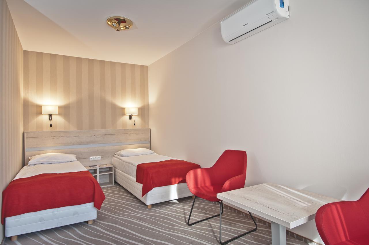 Hotel Akwawit Leszno Kültér fotó