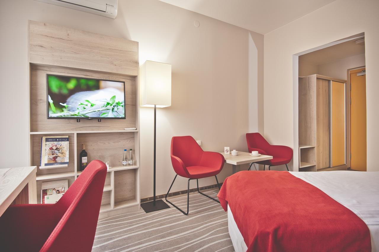 Hotel Akwawit Leszno Kültér fotó
